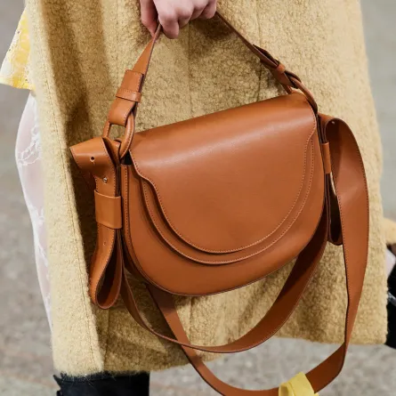 حقيبة باللون البني من بورا أكسو  Bora Aksu