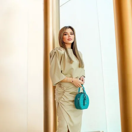 نهى نبيل بإطلالة بلون النيود