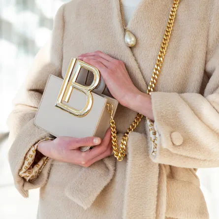 اختاري حقيبة كلاتش  من لورا بياجيوتي  Laura Biagiotti