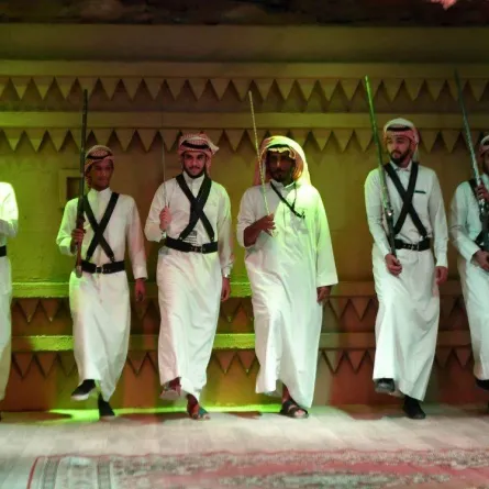 الرقص الشعبي بالأسلحة