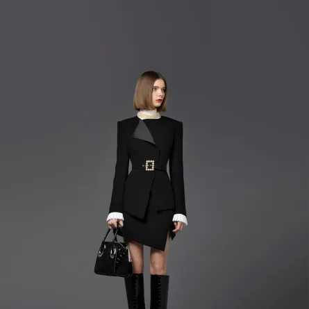 بدلات تنانير مناسبة لإطلالات أنثوية راقية