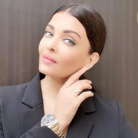 في يوم ميلادها.. ساعات آيشواريا راي تكمل إطلالاتها وفساتين سهرتها