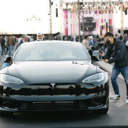 إيلون ماسك يحدد شرطا لبيع تسلا وحل مشكلة الجوع في العالم