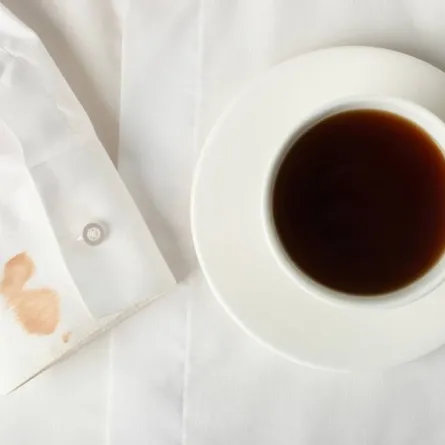 حيل لإزالة بقع الشاي من الملابس 