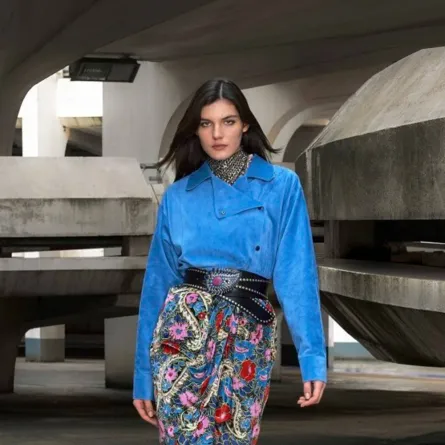 قميص أزرق زرقاء