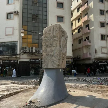 إزالة مبنى تكشف عن عمل فني بجدة التاريخية