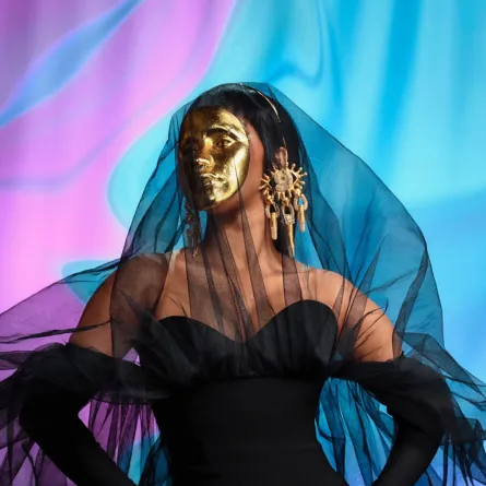 كاردي بي ترتدي الأسود