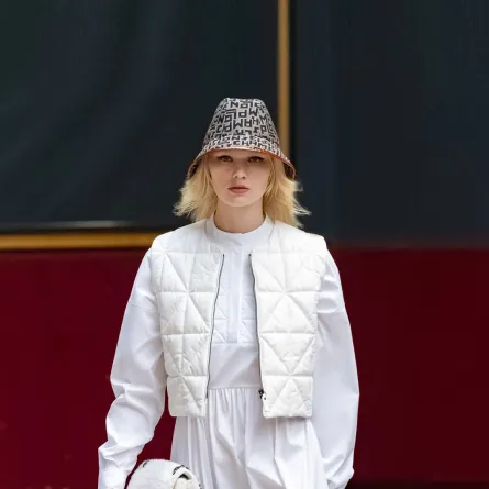 قبعات الدلو