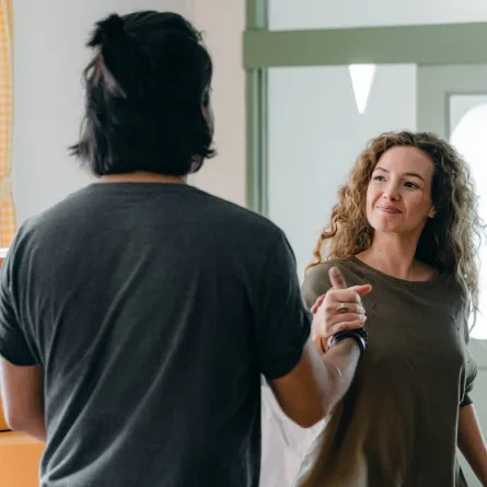 كيفية التعامل مع الأصدقاء المستفزين