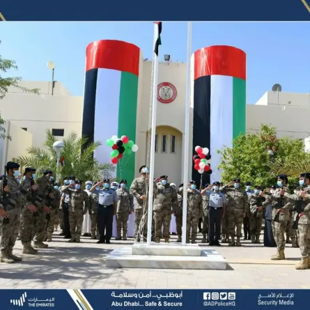احتفال شرطة أبو ظبي بيوم العلم - الصورة من حساب شرطة أبو ظبي على تويتر