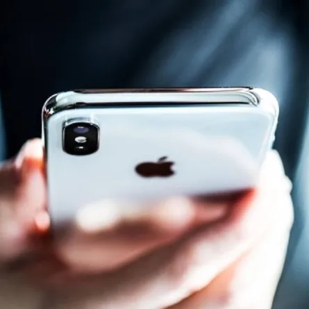 صورة هاتف آيفون