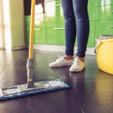 تنظيف أرضية المطبخ من الدهون