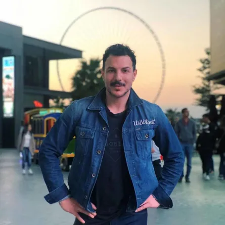 إطلالات النجوم بالجينز