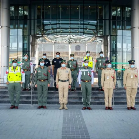 تكريم رجال شرطة دبي - الصورة من وام