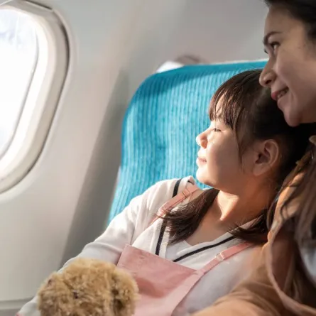 قواعد هامة لسفر الأطفال على متن الطائرة