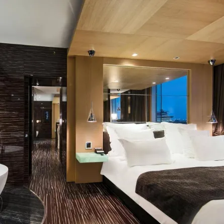 زوروا أفضل الفنادق في مدينة نابولي الايطالية