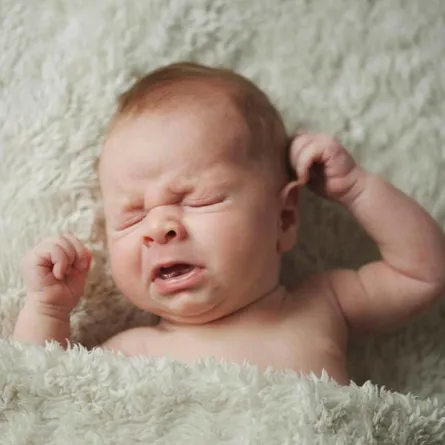 صورة لرضيع يبكي
