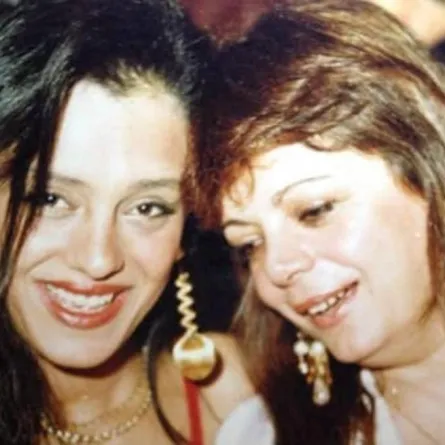 نادية شكري برفقة ابنتها رشا سامي العدل - الصورة من حساب رشا سامي العدل على الفيس بوك