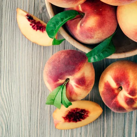 فوائد الخوخ الأحمر للنساء