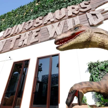 موسم الرياض يفتح أبوابه أمام الزوار لرؤية عالم الديناصورات