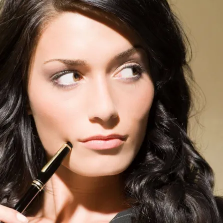 العينان تخفيان الأسرار