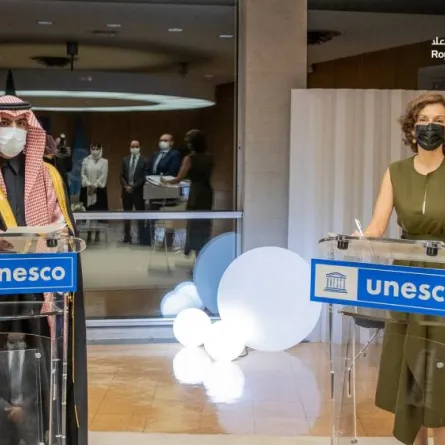 توقيع اتفاقية بين اليونسكو ووزير الثقافة السعودي- الصورة من حساب الهيئة الملكية للعلا على تويتر