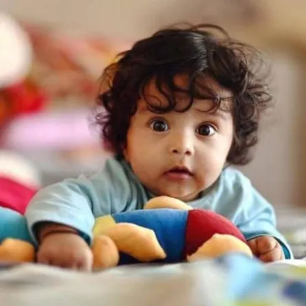 صورة لطفل يمر بمرحلة الفطام