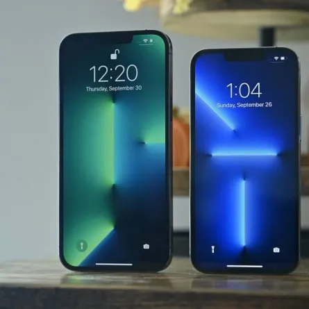 صورة هاتف آيفون 13 بإصداريه