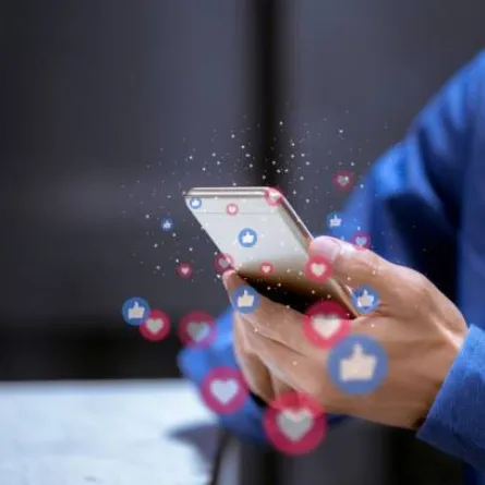  استخدام فيسبوك على الهاتف