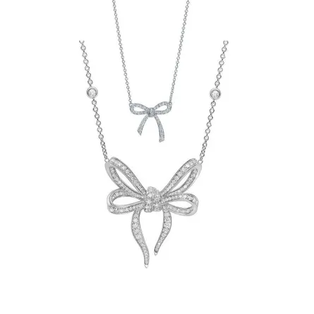 قلادات على شكل ربطة العنق لإطلالة مسائية فخمة