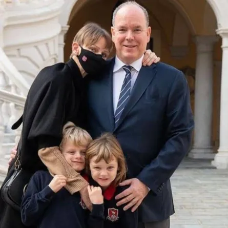 الأميرة شارلين مع زوجها الأمير ألبرت وتوأمهما جاك وغابرييلا- الصورة من حساب Europe Royals على إنستغرام