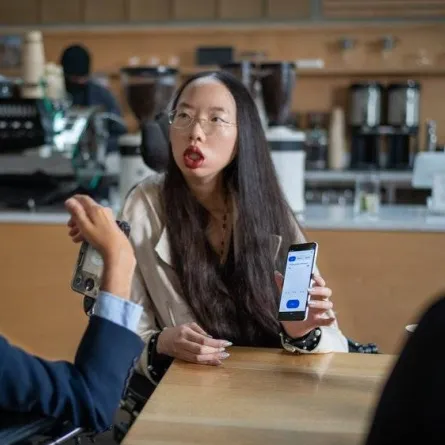 صورة سيدة من ذوي الهمم 