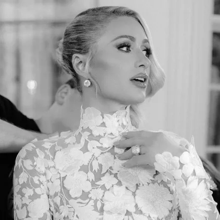 حكاية تصميم خاتم زفاف باريس هيلتون أشبه الأحلام-الصورة من حساب باريس على انستغرام