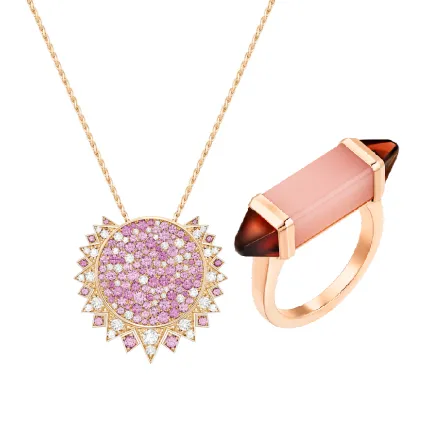 مجوهرات مرصعة بأحجار اللون الزهري