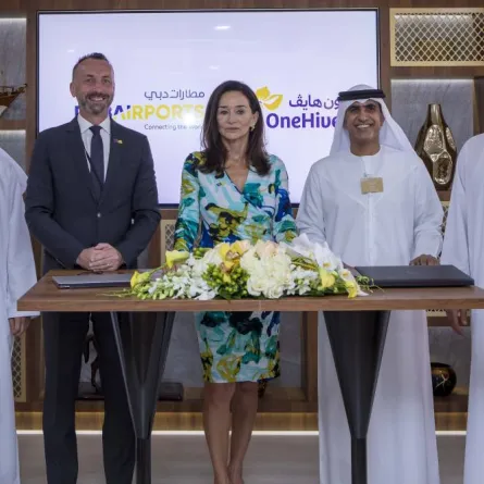 اتفاقية تعاون بين مطارات دبي وOneHive - الصورة من الحساب الرسمي للمكتب الإعلامي لحكومة دبي على تويتر