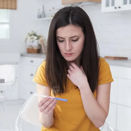 صورة لزوجة تكتشف حملها