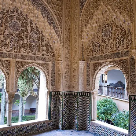قصر الحمراء في إسبانيا شاهد على جمالية الفن الإسلامي ورونقه -الصورة من موقع "اليونسكو"