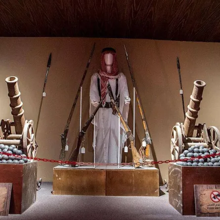 متحف للأسلحة التاريخية في منطقة "كومبات فيلد" - الصورة من "واس"