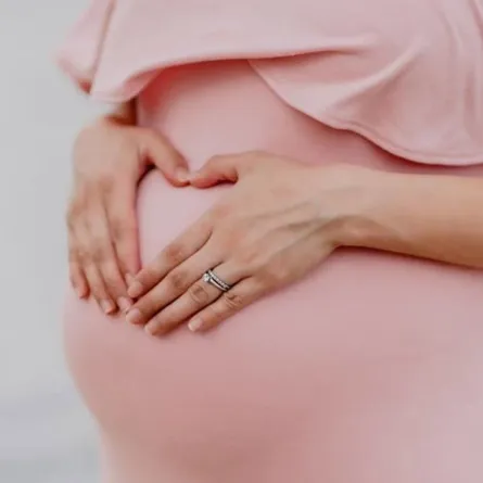 صورة لحامل تعاني من تحجر البطن في الشهر التاسع