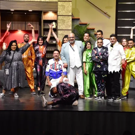 نجوم عرض مسرحية عائلة تس على المسرح - الصورة من المسؤول الإعلامي بالعرض المسرحي