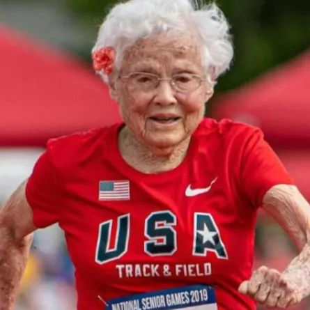 جوليا هوكينز