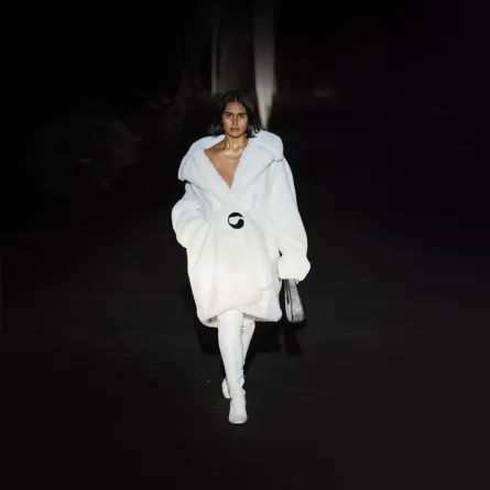 الجزمة البيضاء