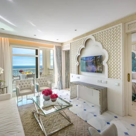 اختاروا بين أفضل 3 فنادق في مدينة مالقة الاسبانية