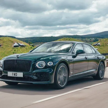  إزاحة الستار عن سيارة السيدان Flying Spur بمعرض دبي الدولي للسيارات 