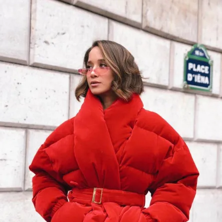 لانا الساحلي بنظارة شمسية مميزة 