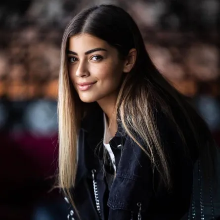 ليلى وشقيقتها ملك ووالدهما أحمد زاهر - الصورة من حساب ليلى على انستغرام