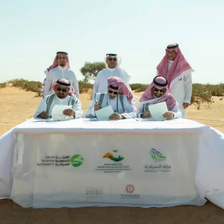 توقيع مذكرة تفاهم لدعم وتنمية السياحة البيئية - الصورة من حساب وزارة السياحة السعودية على تويتر