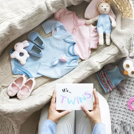 صورة تعبيرية عن ولادة البنت والولد