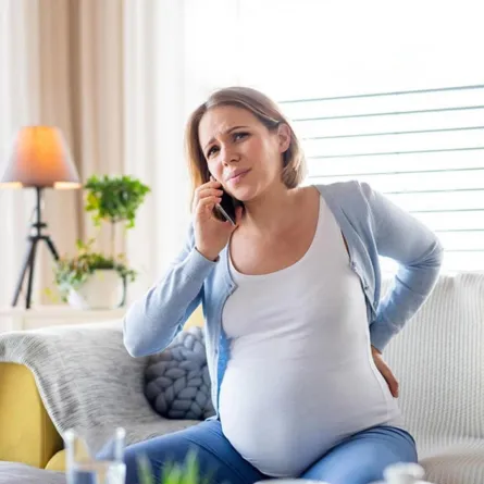 صورة لحامل تتألم