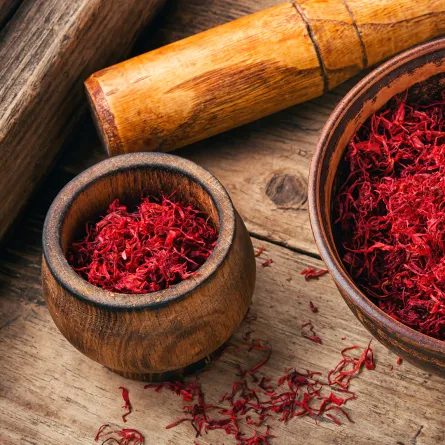 خلطات رائعة من الزعفران لبشرة خالية من العيوب